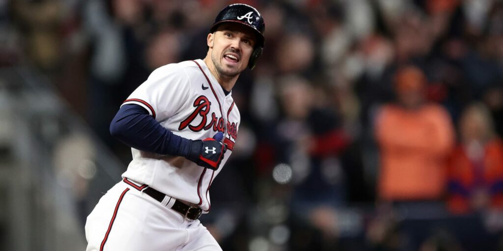 Duvall regresa a los Braves por tercera vez en su carrera