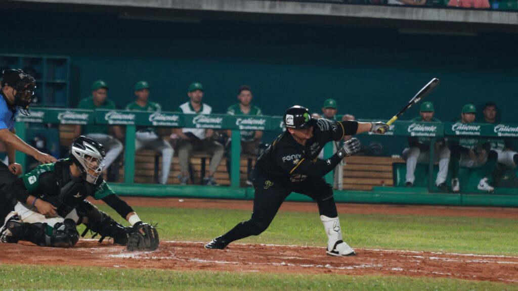 Pericos logran remontar contra Olmecas en el Centenario