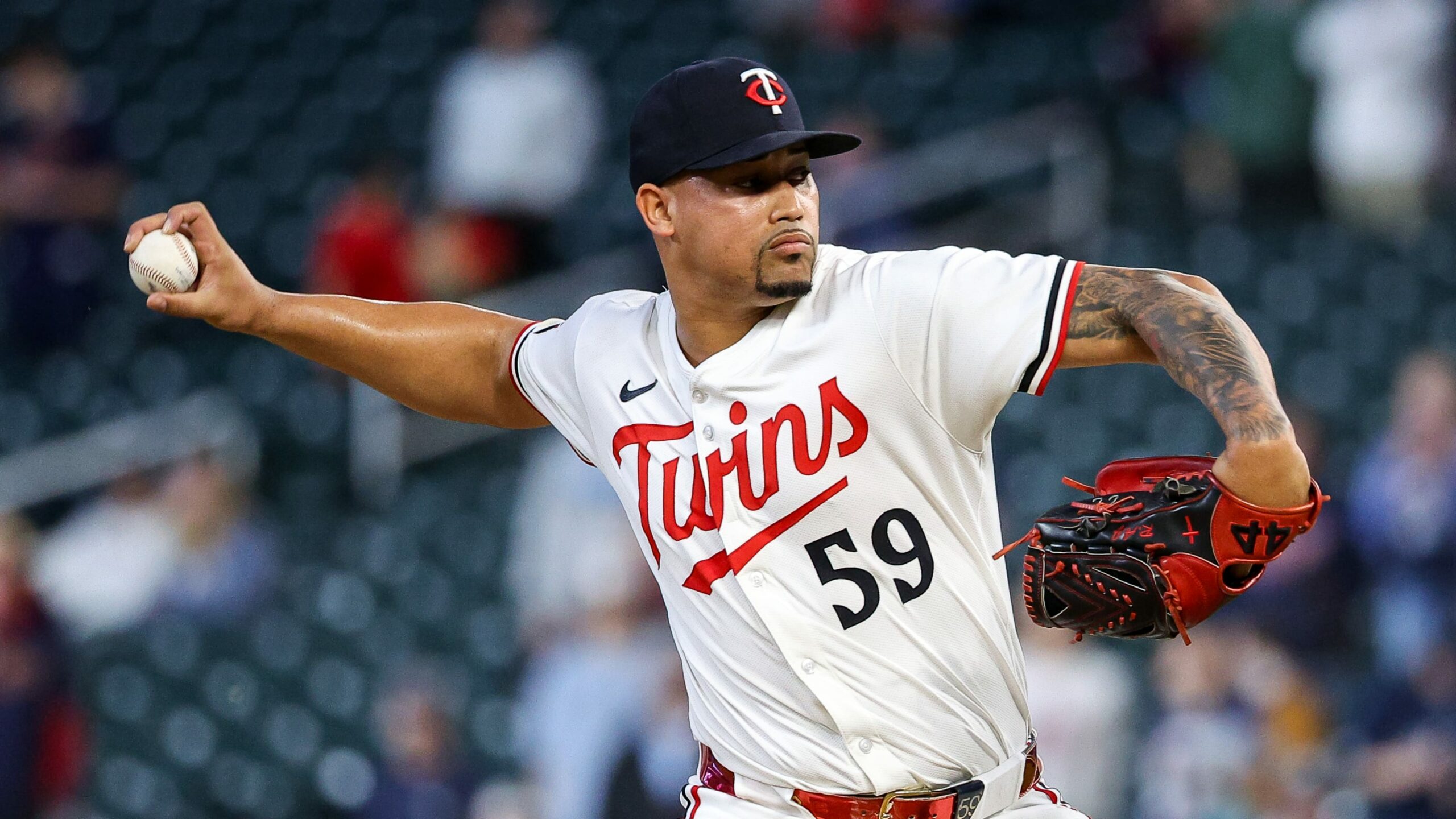 Durán llega a los Phillies a cambio de dos top prospects