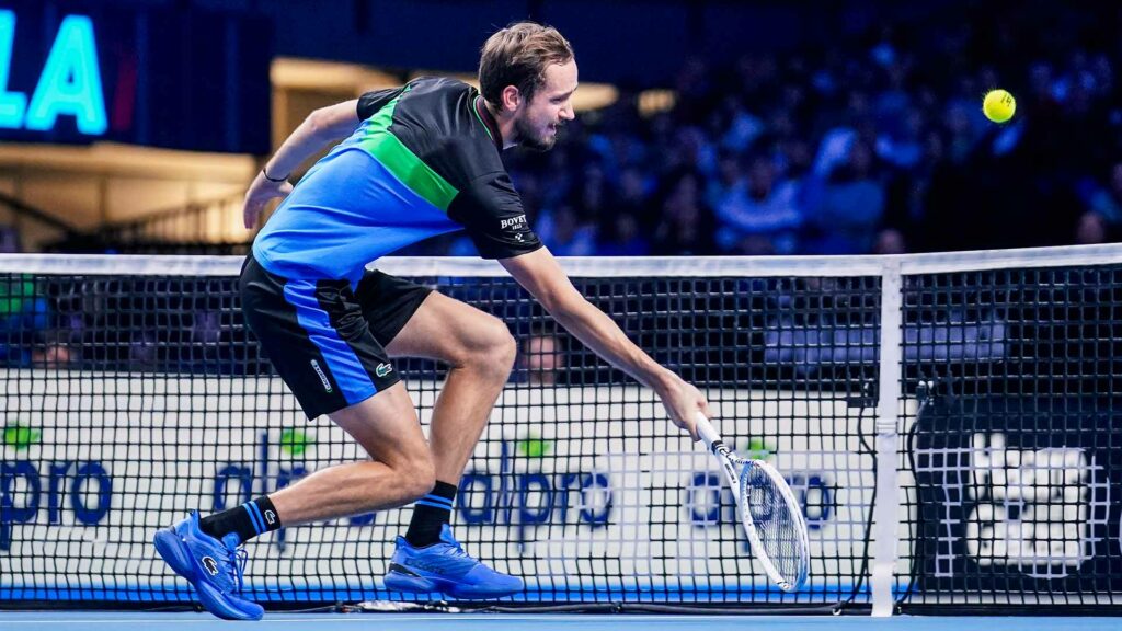 Medvedev supera a Dimitrov en Viena y avanza a cuartos de final