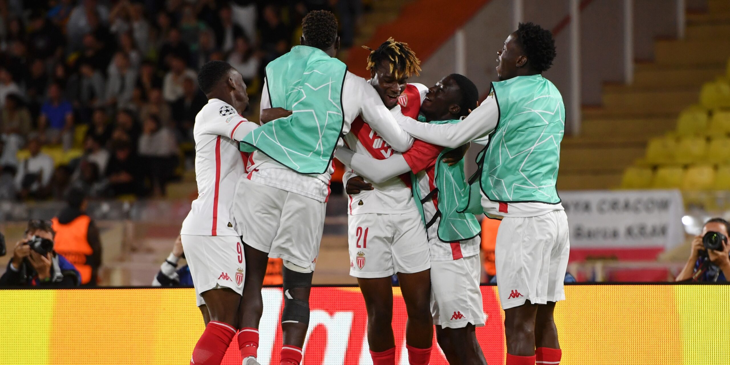 Monaco se impone ante un Barcelona en desventaja númerica