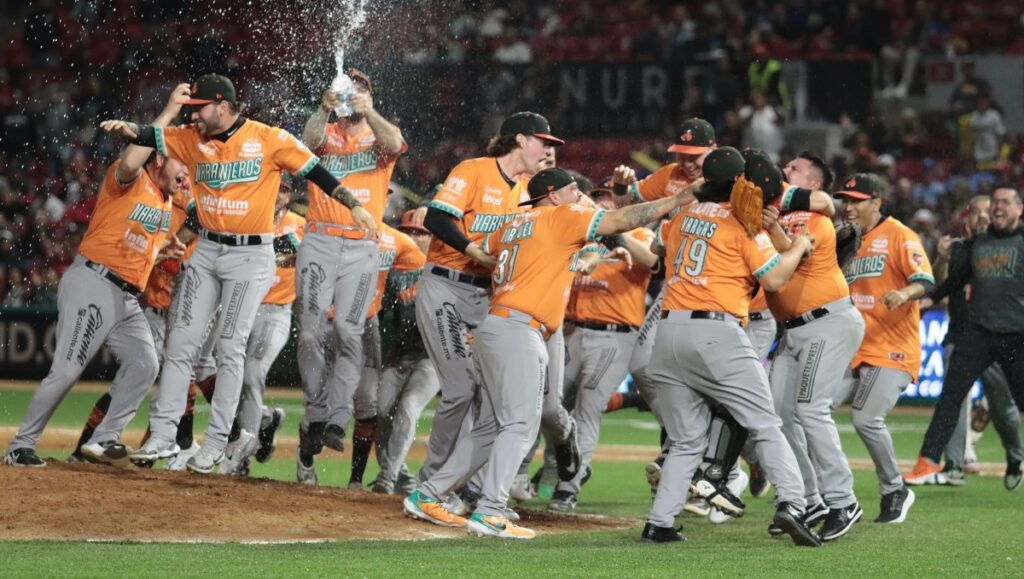 Naranjeros se coronan campeones en México
