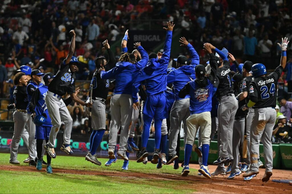 Andújar vuelve a conectar dos cuadrangulares por día consecutivo y el Licey se mantienen en segundo lugar