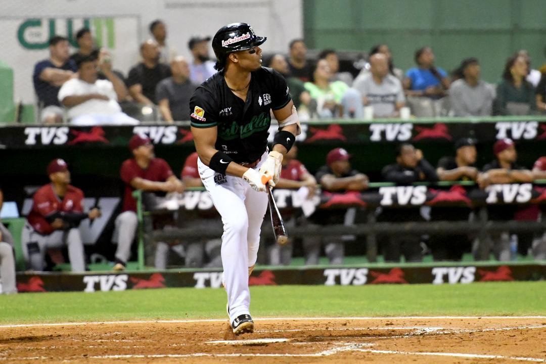 Estrellas ponen fin a invicto del Escogido y mantienen racha de victorias