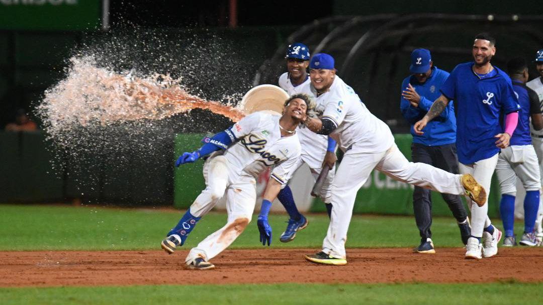 Alcántara conecta hit que deja a Estrellas en el terreno, Licey se queda con el segundo lugar