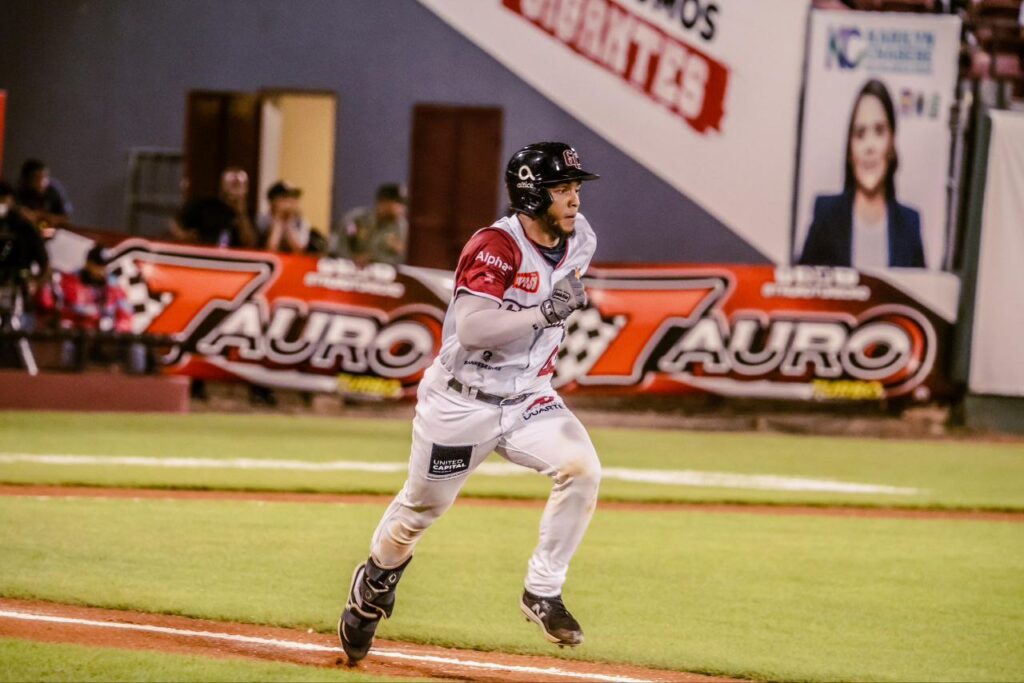 Gigantes del Cibao vencen a Estrellas y suman su décima victoria de la campaña