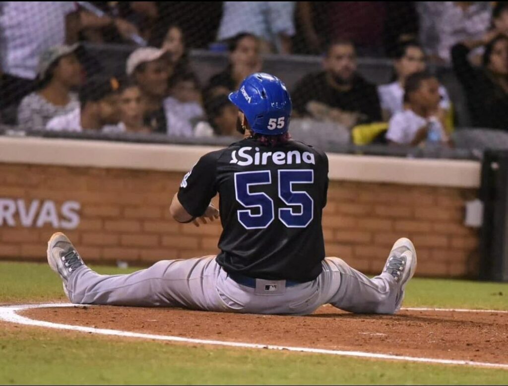 Michael De La Cruz lidera ofensiva del Licey que obtiene victoria frente a Gigantes