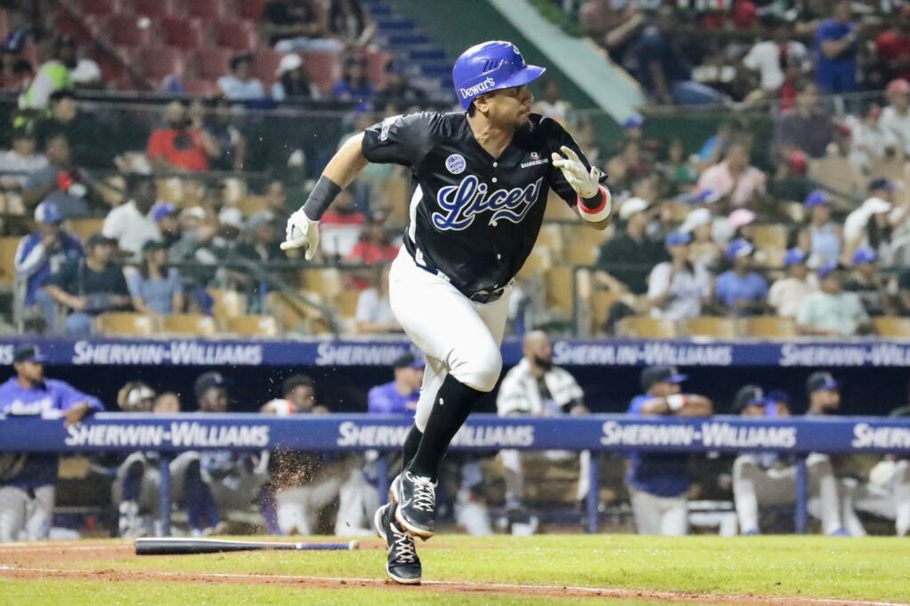 Rogers y Michael De La Cruz se destacan, Licey triunfa ante el Escogido