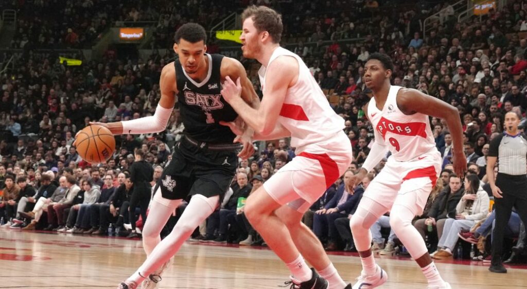 Wembanyama logra triple doble con 10 tapones y Spurs superan a Raptors