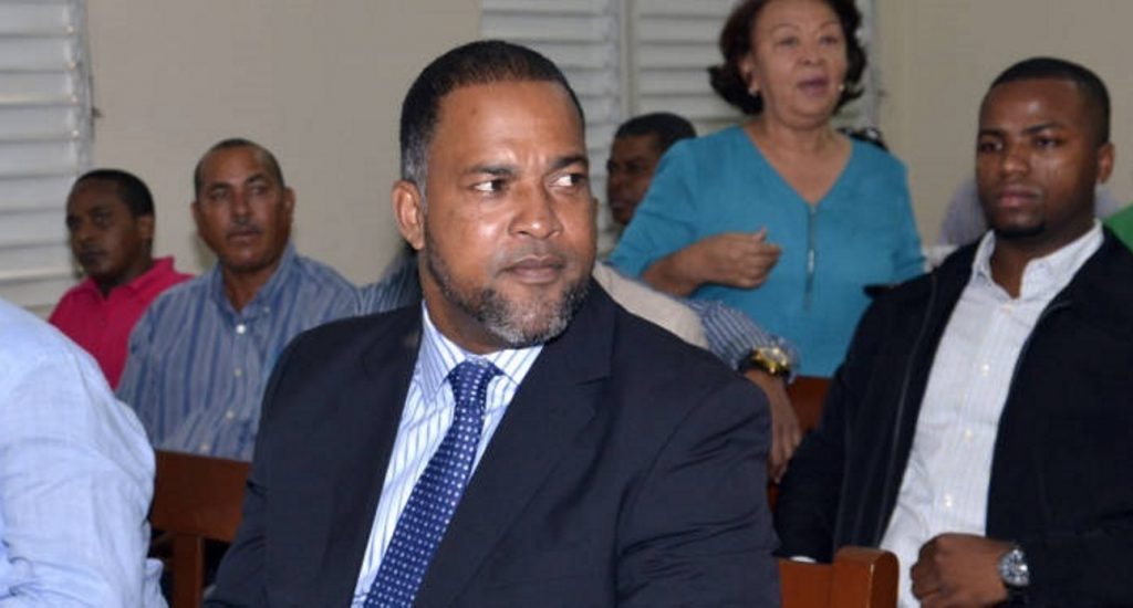 Condenan Raúl Mondesí 6 años prision y multa RD$30 millones
