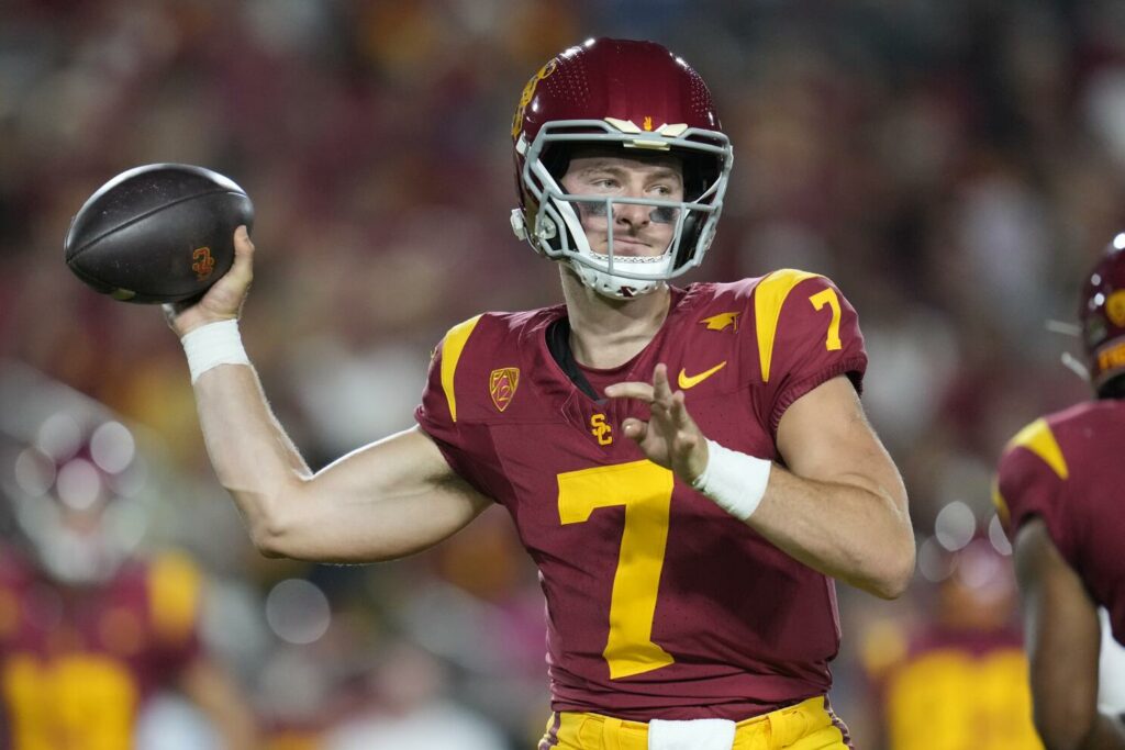 Miller Moss establece el récord del Holiday Bowl