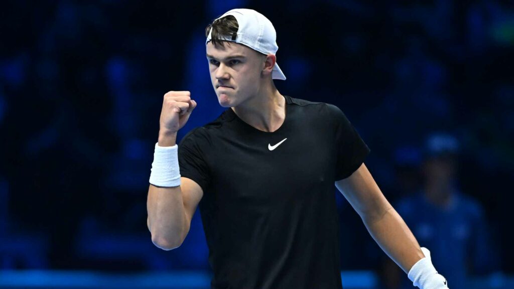 Holger Rune obtiene su primera victoria en las ATP Finals