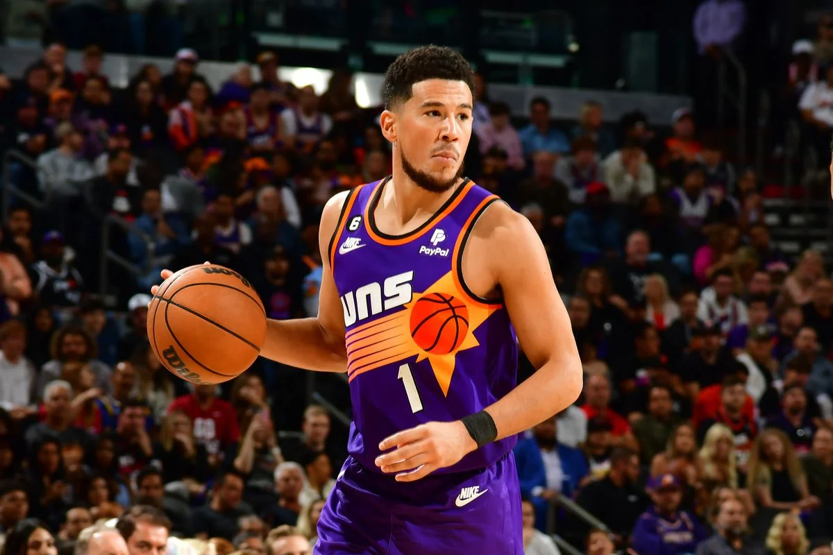 Devin Booker y los Suns propinan a los Warriors su cuarta derrota al hilo