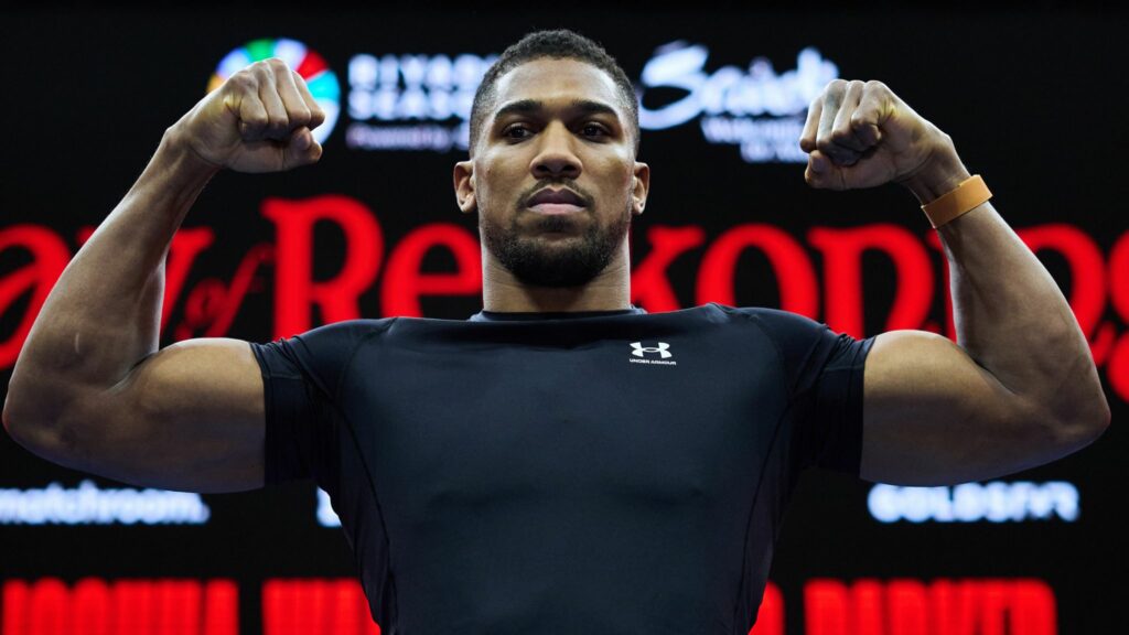 Anthony Joshua busca noquear a Francis Ngannou