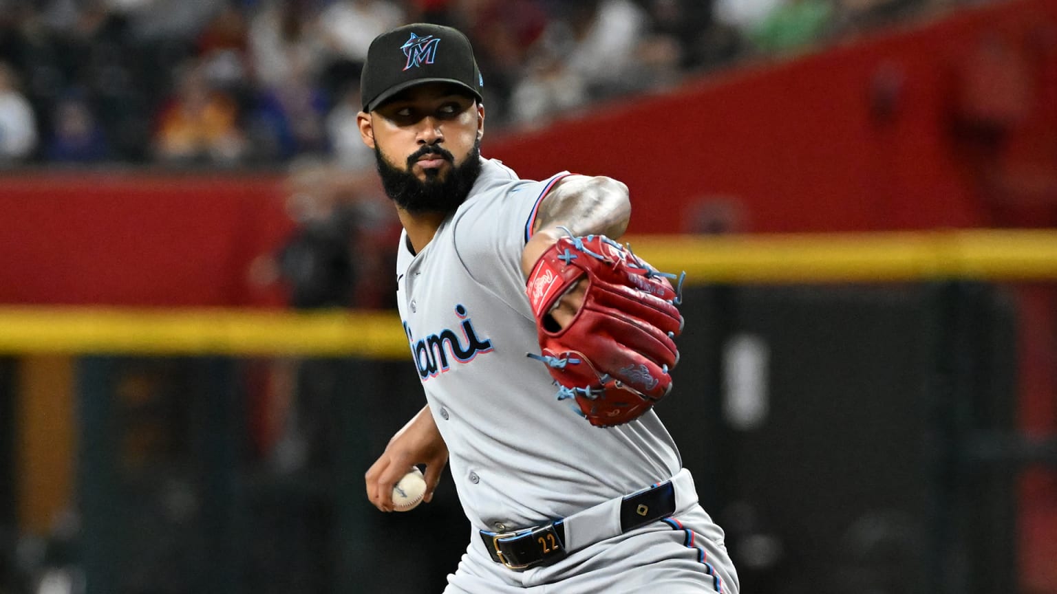 Mercado de Sandy Alcántara se comienza a calentar y crecen los rumores