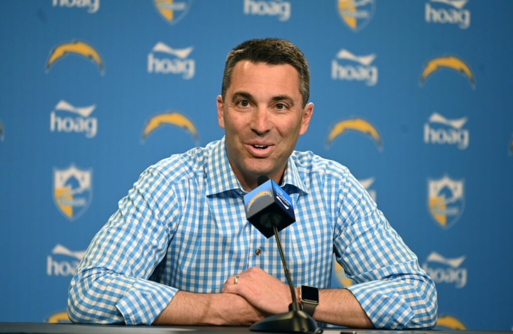 Raiders contratan a nuevo gerente general