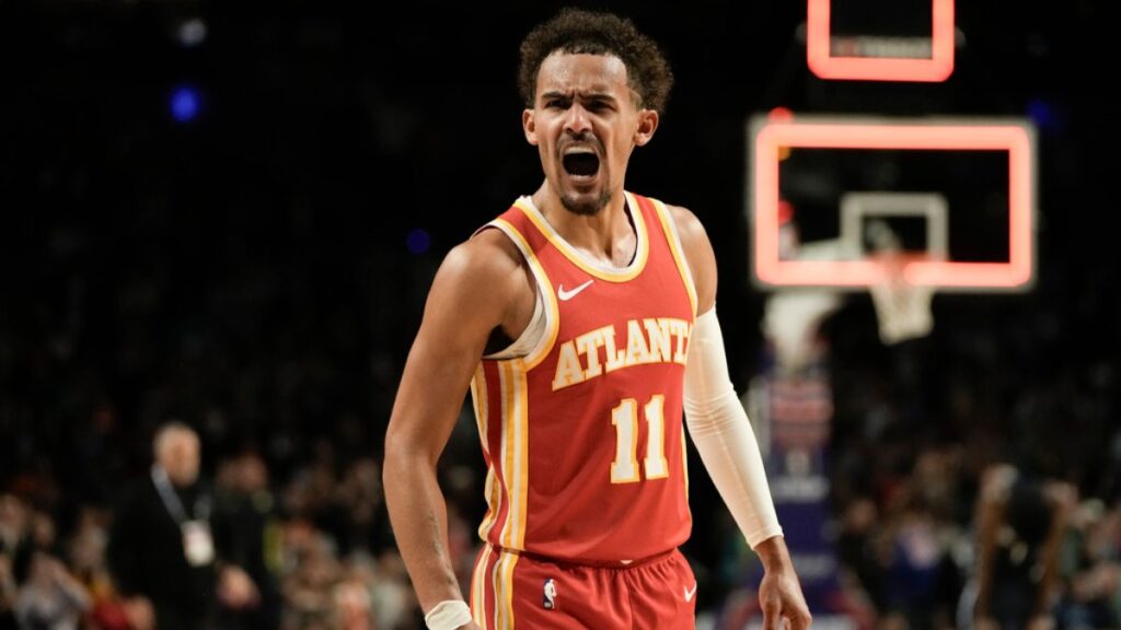 Noche histórica de Trae Young guía a los Hawks a la victoria en México