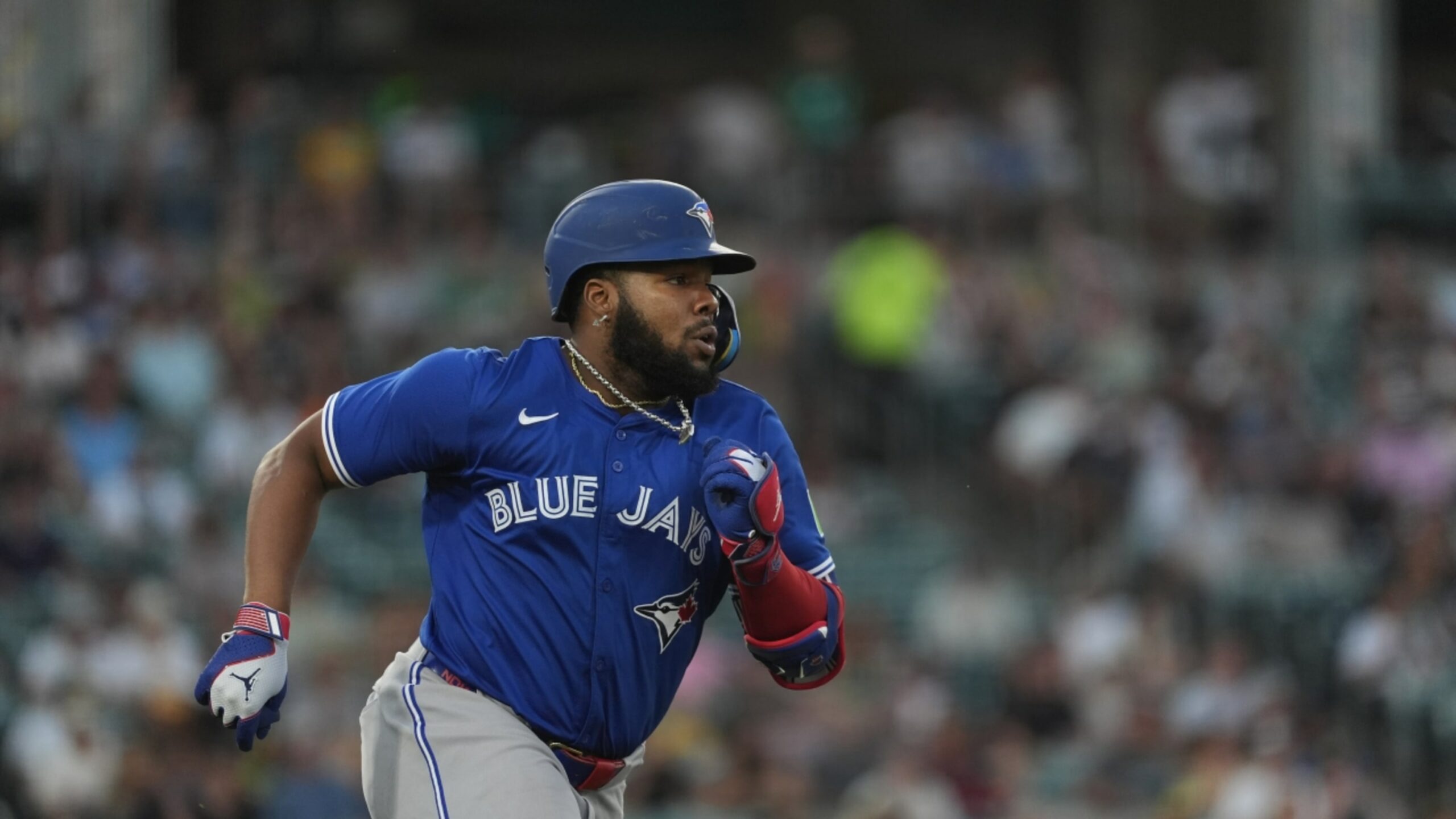 Guerrero Jr alcanza la marca de los 1000 hits en victoria de Blue Jays