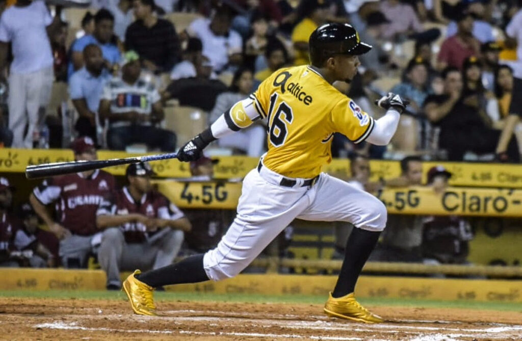 Toros adquieren a Víctor Robles vía cambio