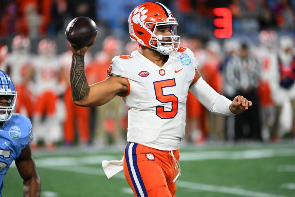 DJ Uiagalelei va oficialmente a Oregon State