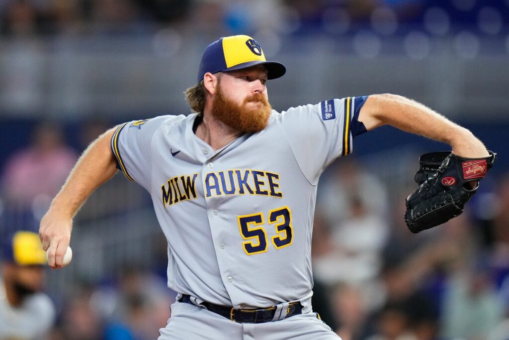 Brandon Woodruff se convierte en agente libre