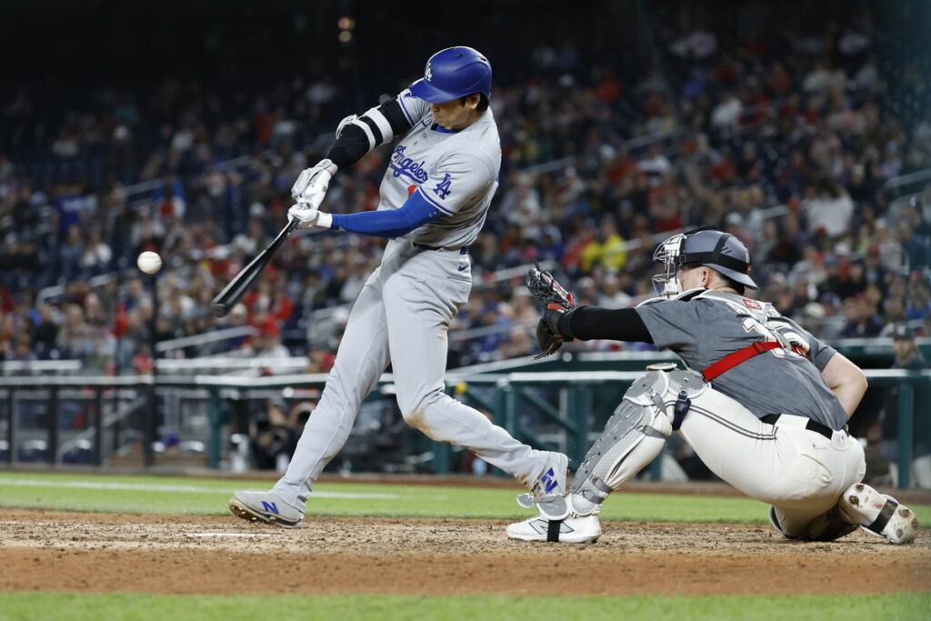 Ohtani conecta tres dobles y se posiciona como líder en dicha categoría de la liga