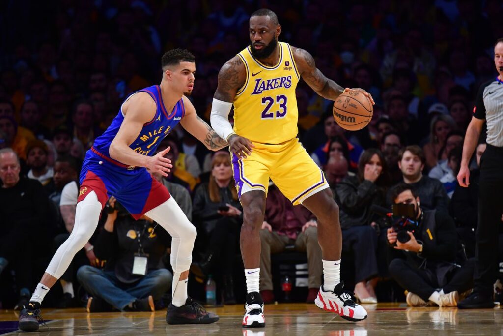 Denver vence a Lakers en su casa, se colocan a una victoria de barrer la serie
