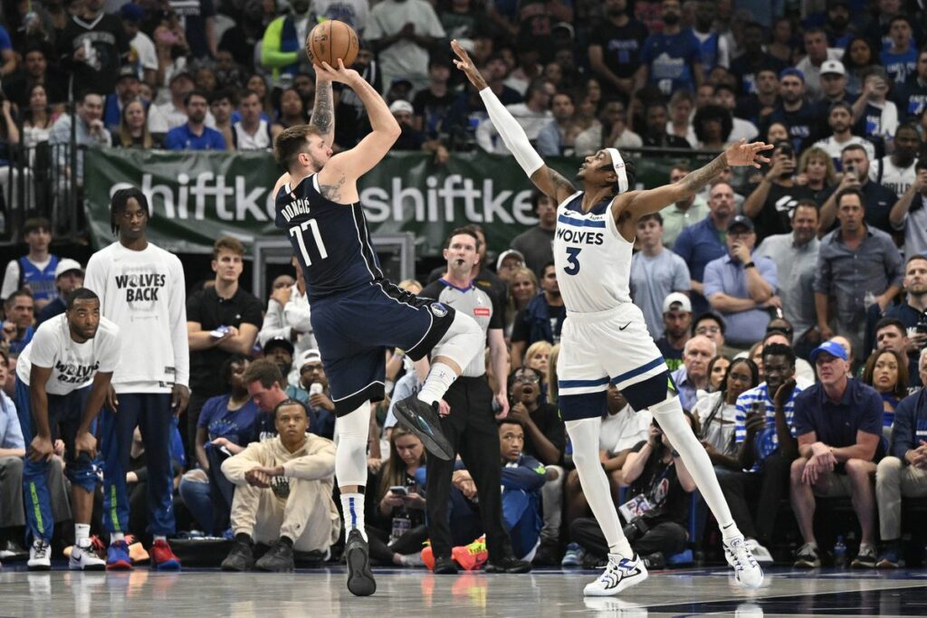 Kyrie y Luka se combinan para casi 70 puntos entre ambos, Mavericks se colocan a una victoria de la final