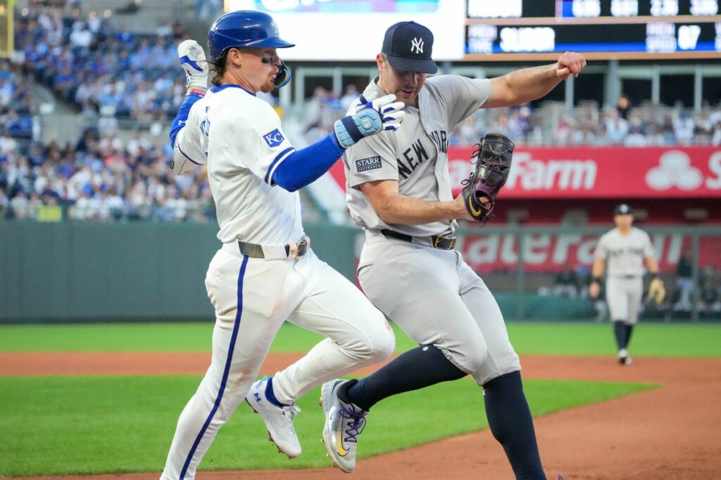 Rodón gana séptima salida consecutiva, Yankees vencen a Royals en regreso de Soto