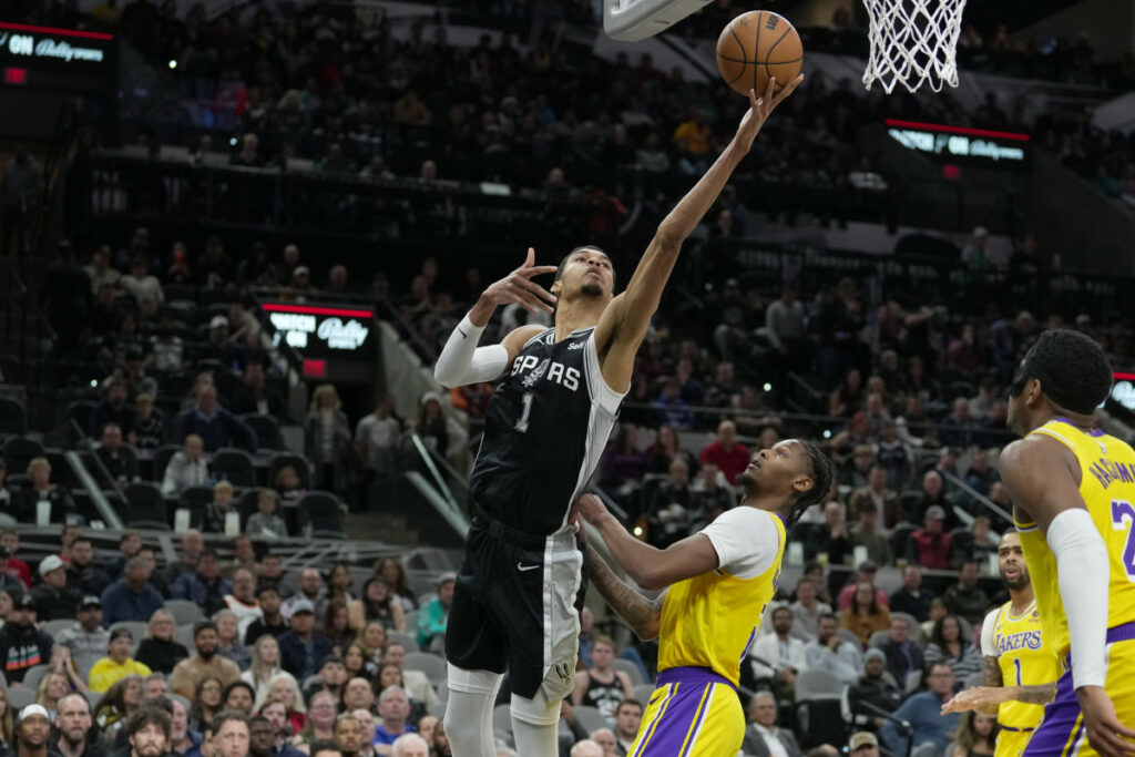 Wembanyama se pierde el partido contra los Bucks