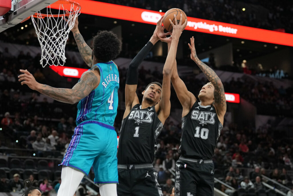 Wembanyama y Spurs le arruinan la vuelta a las canchas a Lamelo con paliza